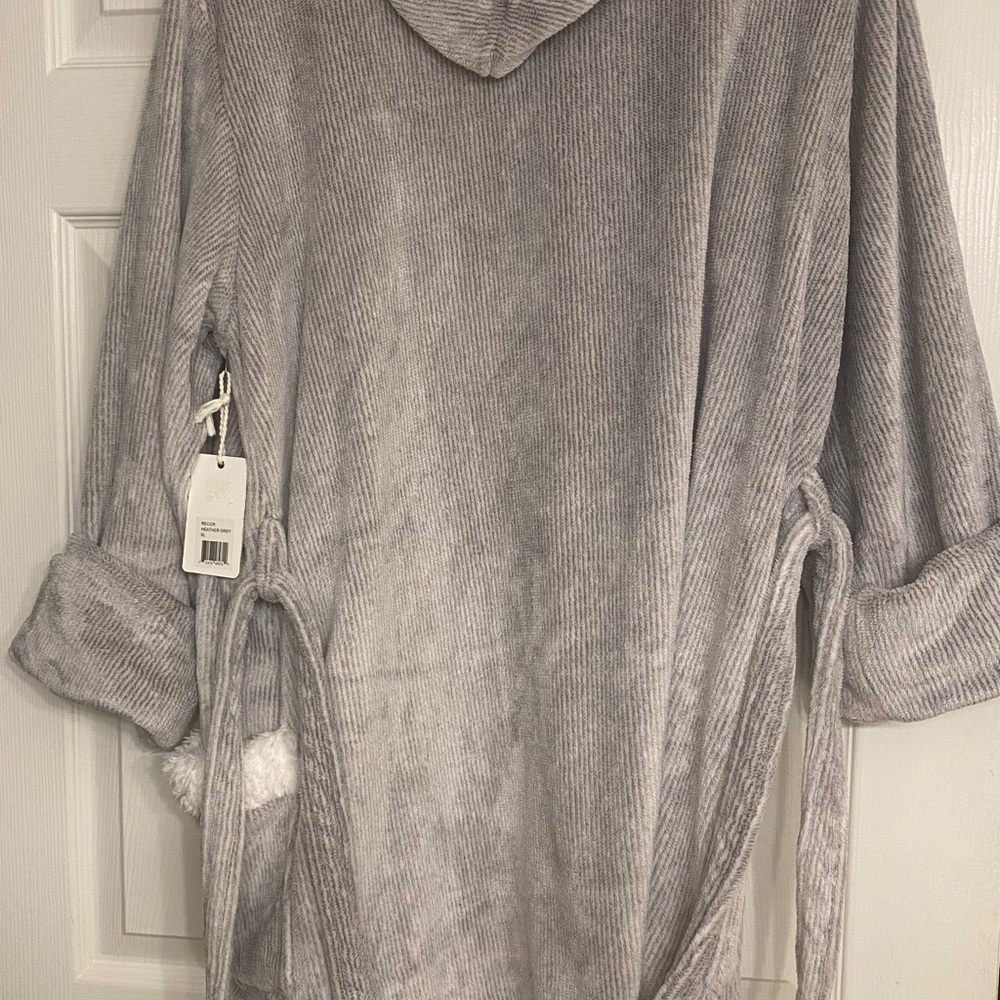 NWT Robe - Picture 6 of 7
